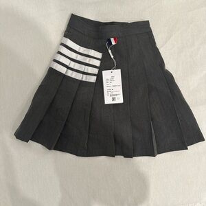 Chocheng Italia pleated skirt (style of Thom Browne)